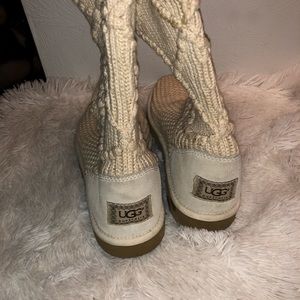 UGG KNIT BOOTS/SUPER CUTE VERY UNIQUE